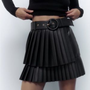 (Sold on d e pop ) Zara Faux Leather Pleated Skirt